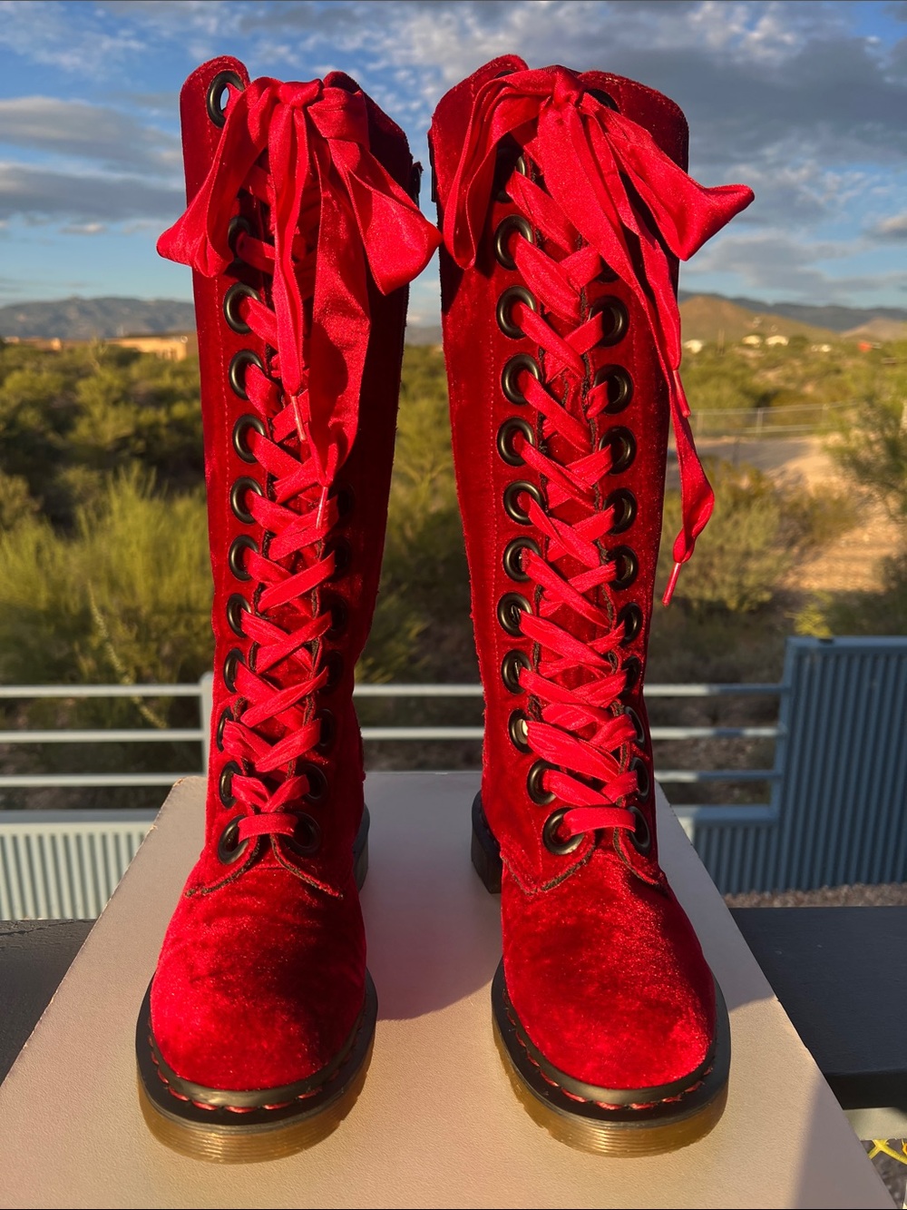 ❤️ Rare EC Dr. Martens Red Velvet 20 Eye Lace Up Knee High Boots ❤️ - Picture 4 of 15